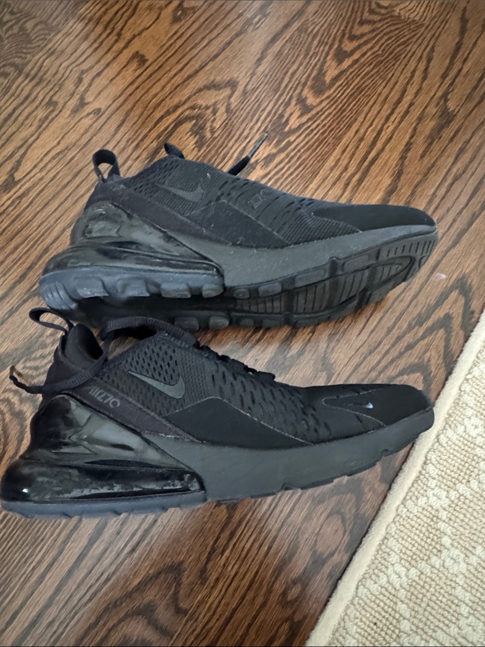 Nike AIR MAX 270